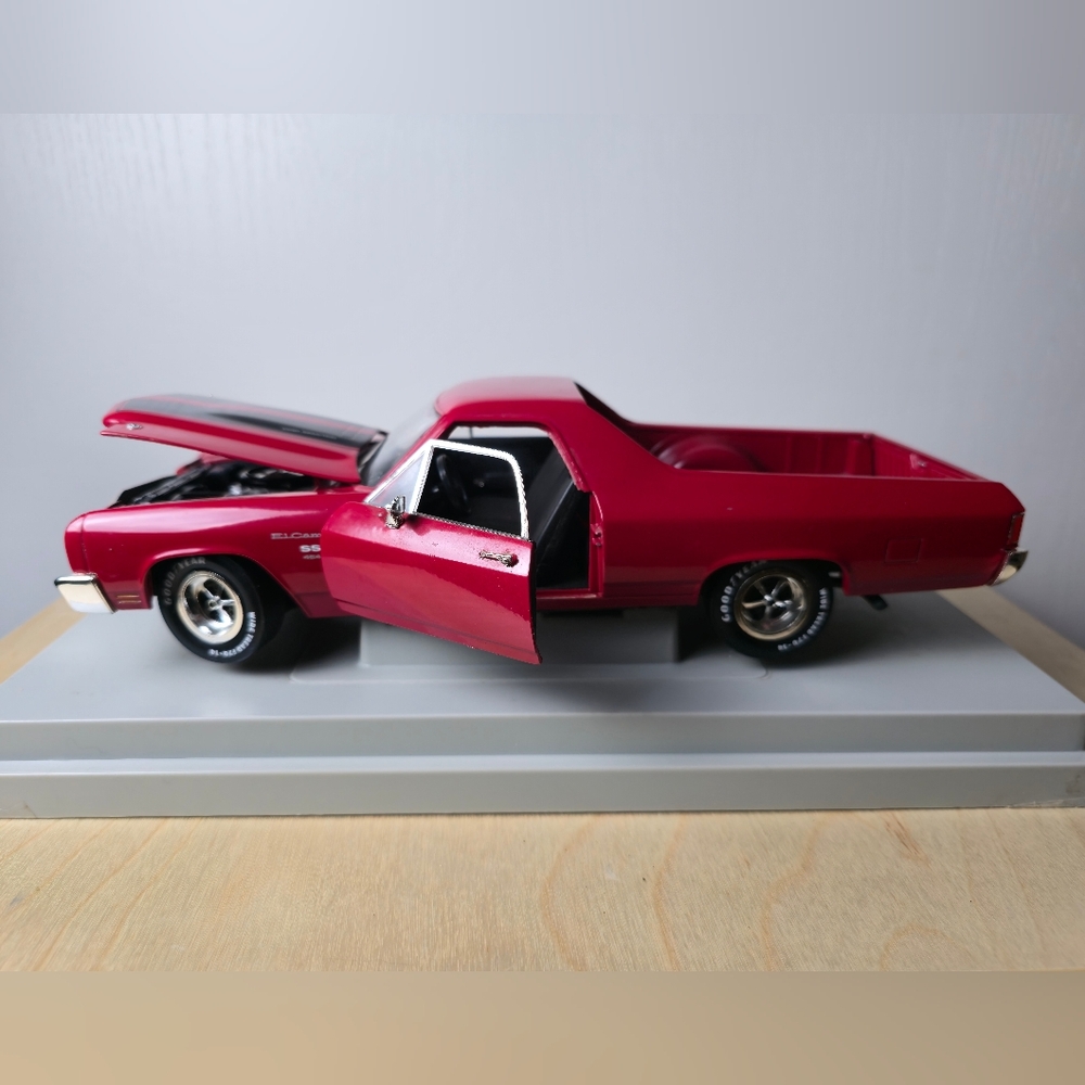 American Muscle '70 El Camino SS454 Model Car - Picture 5 of 16